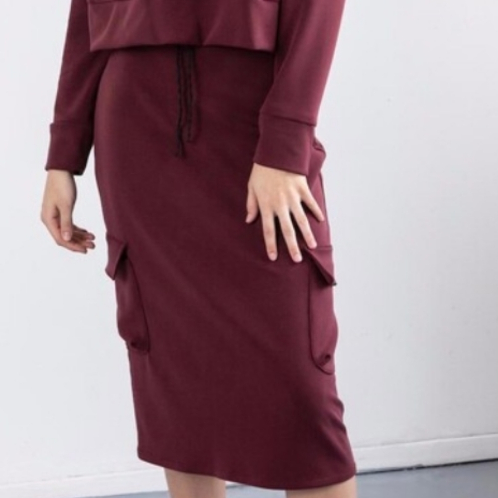 Hilary MacMillan Maroon High Waisted Lounge Cargo Midi Skirt Large